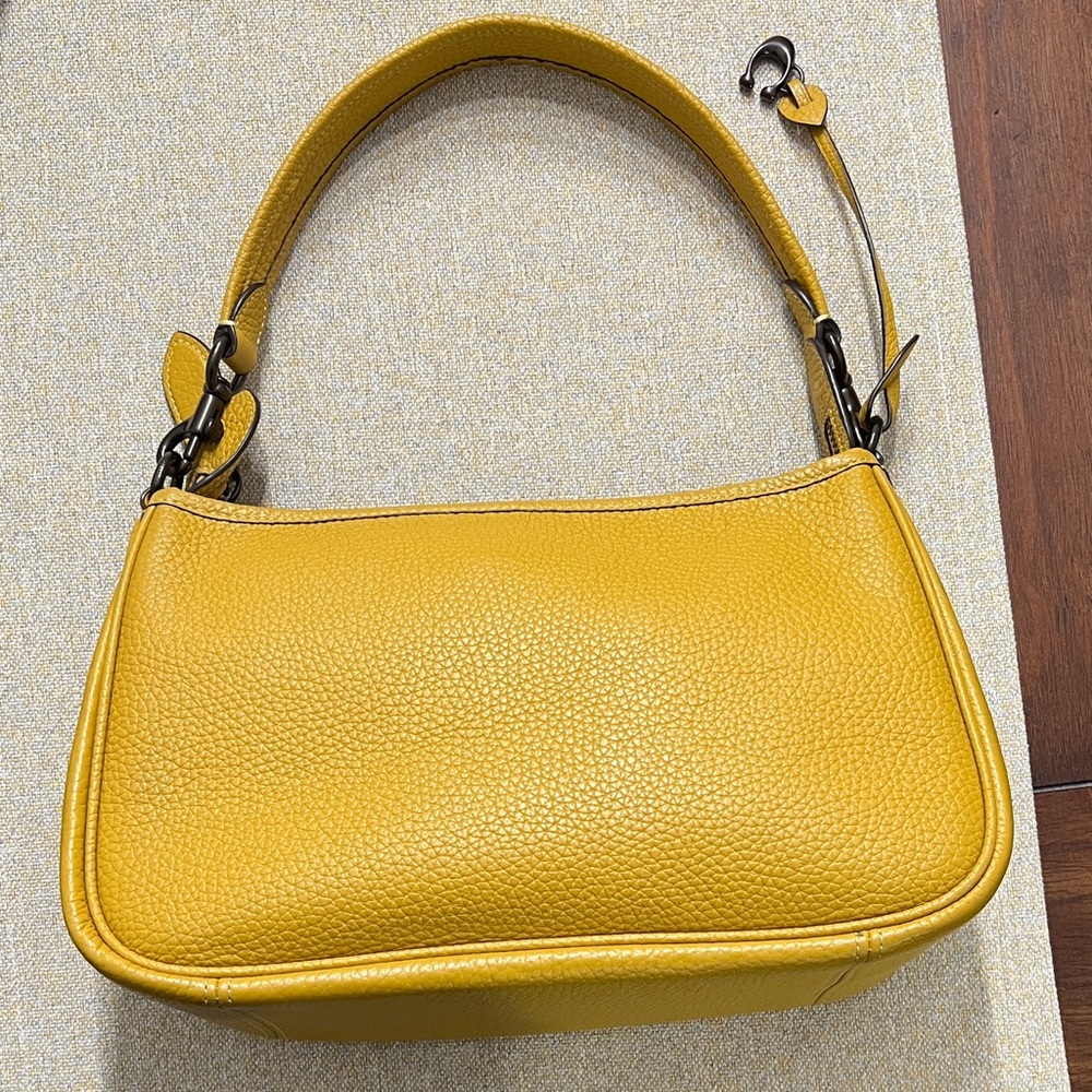 ❤️Coach Mustard Leather Shoulder/ crossbody handbag